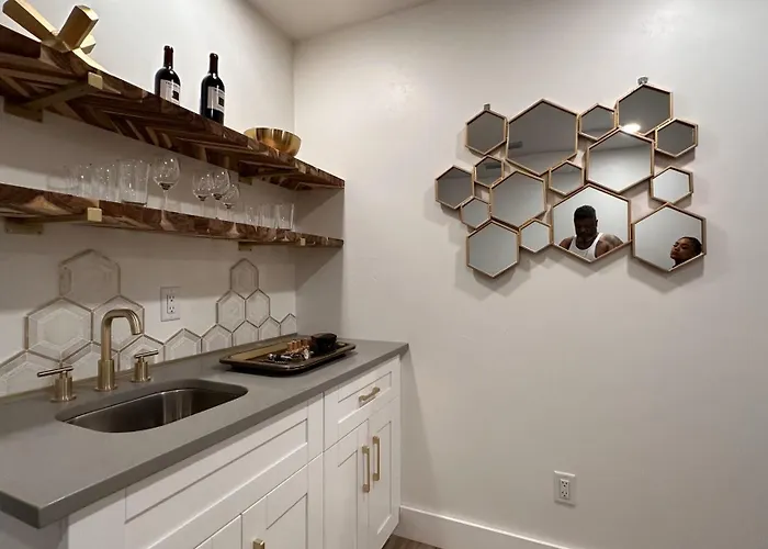 Fully Furnished Executive Housing - Whole House - Mabry Manor