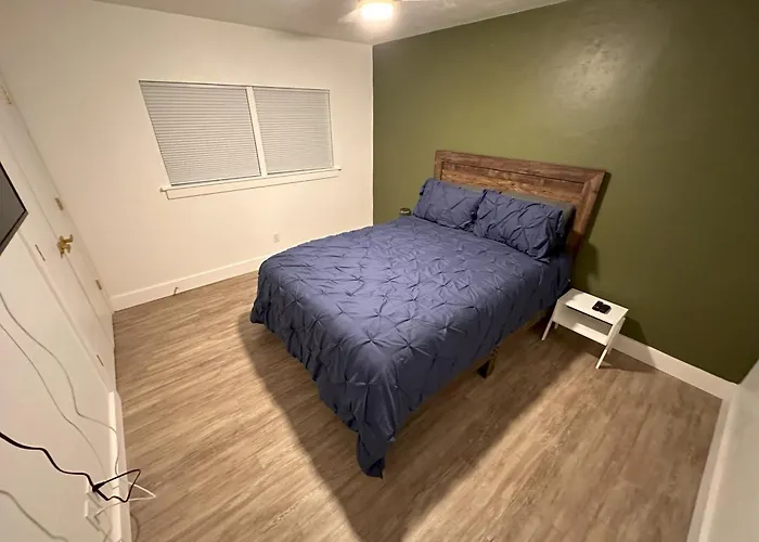 Fully Furnished Executive Housing - Whole House - Mabry Manor Apartment *